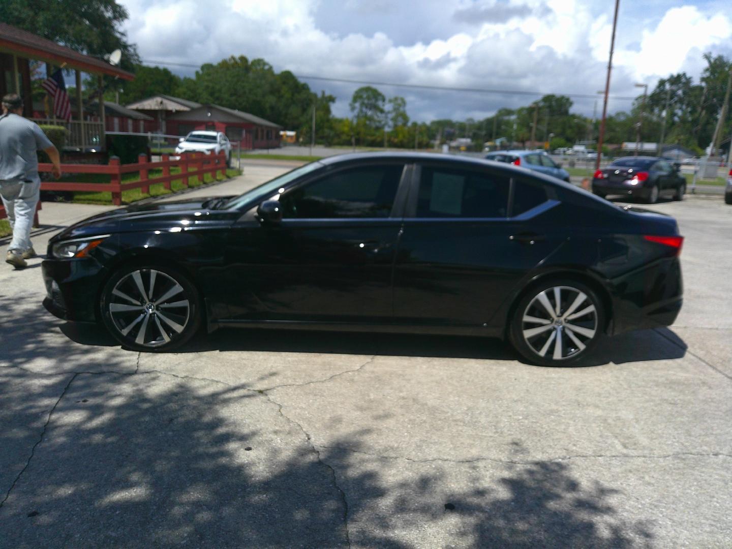 2020 BLACK NISSAN ALTIMA 2.5 SR (1N4BL4CVXLC) , located at 1200 Cassat Avenue, Jacksonville, FL, 32205, (904) 695-1885, 30.302404, -81.731033 - Photo#1